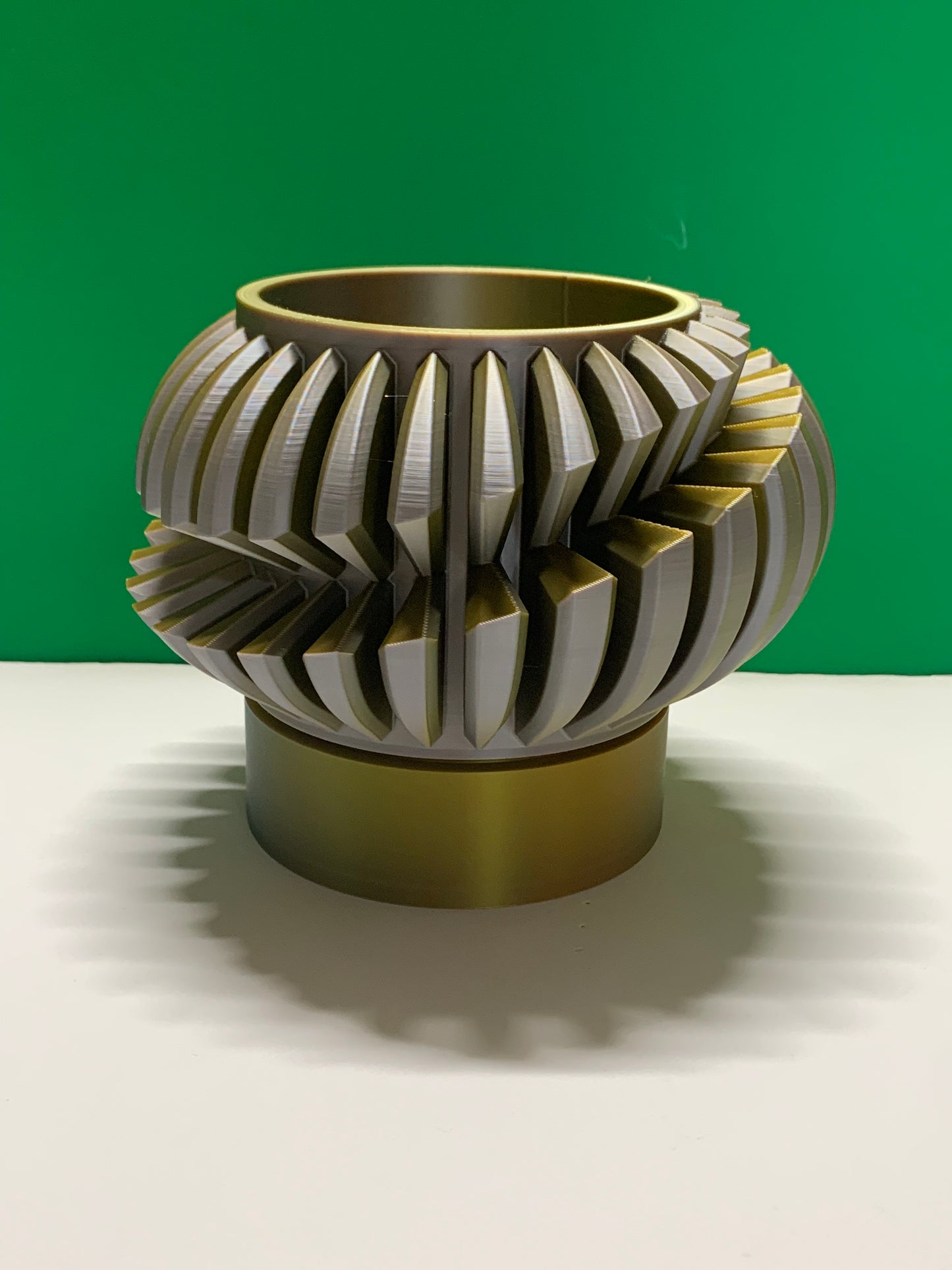 Luxirav 2 Planter Pot