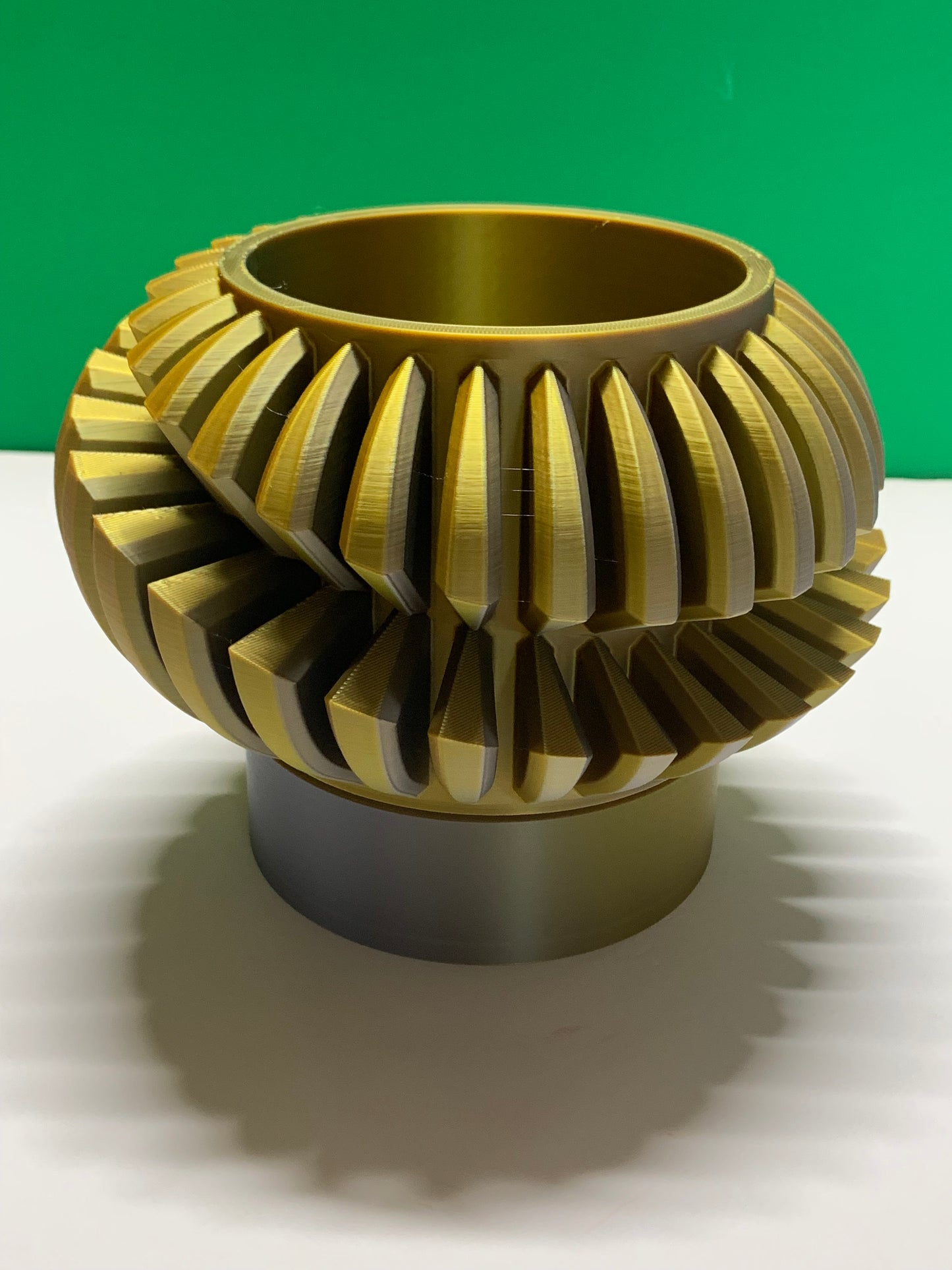 Luxirav 2 Planter Pot
