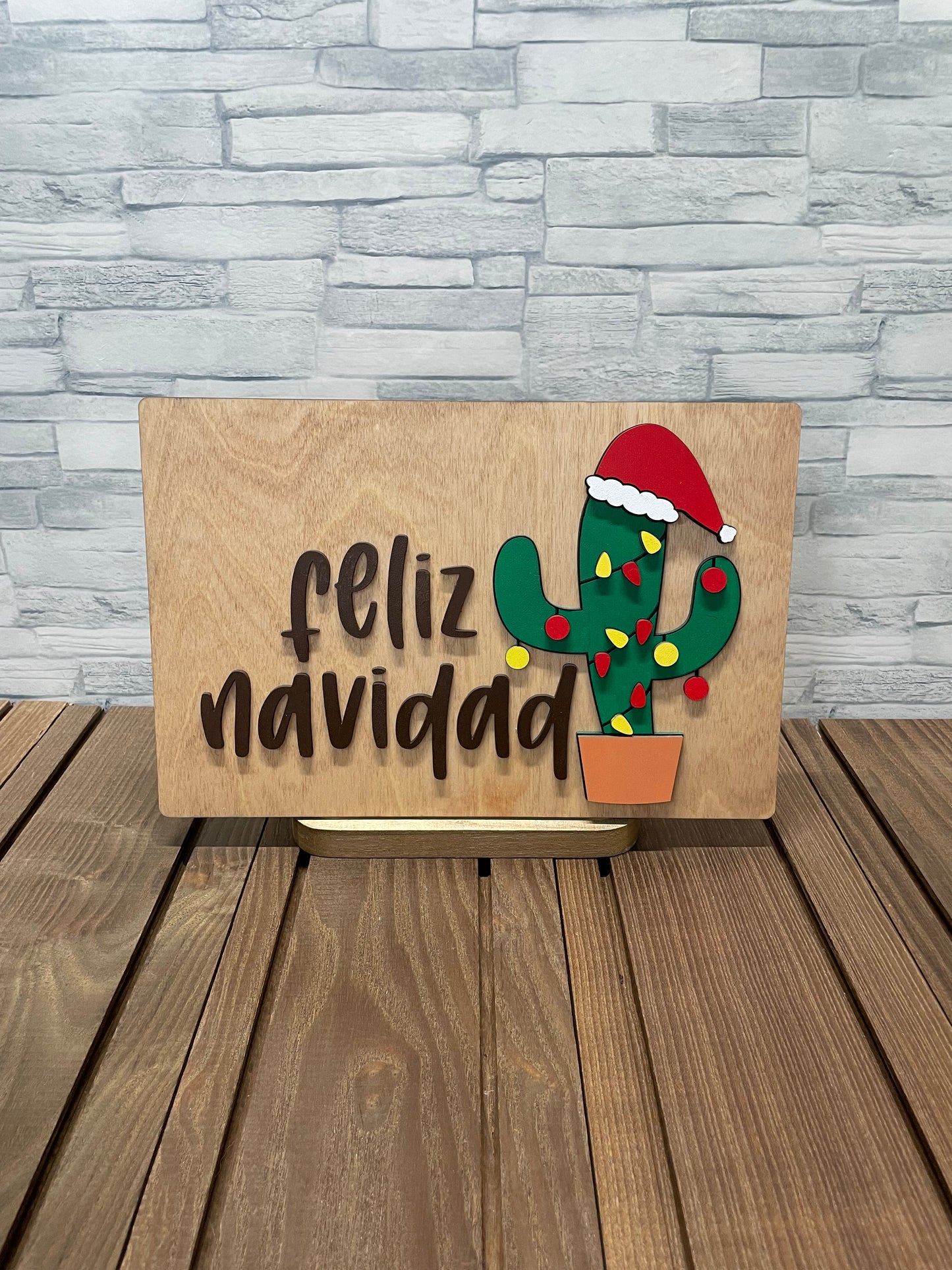 Wooden door sign with Christmas design and 'feliz navidad' text on a wooden door.