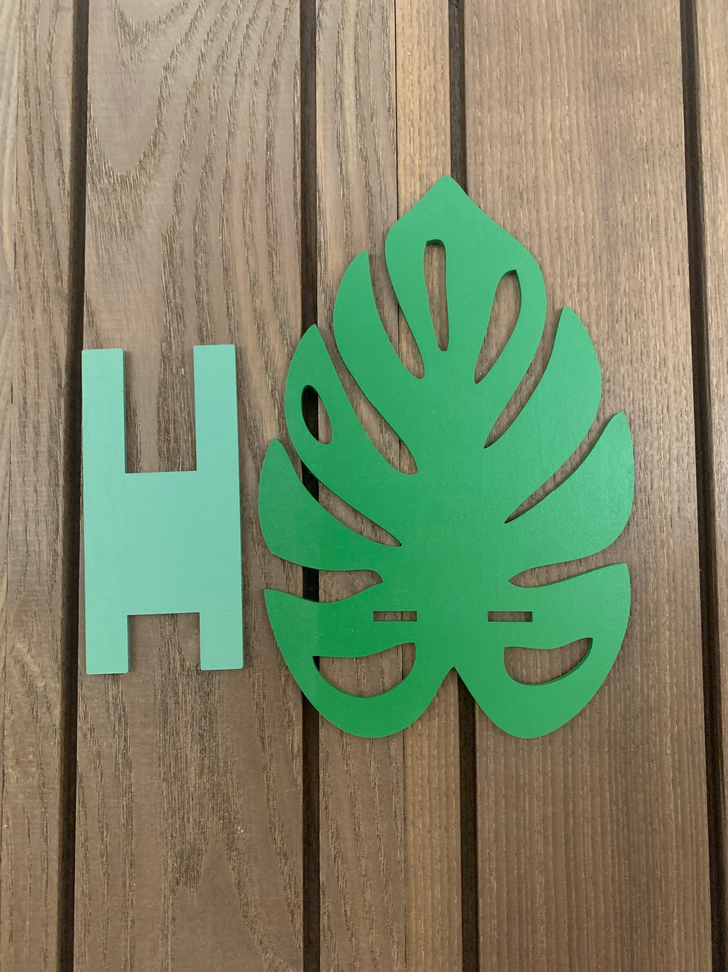 Monstera Leaf Wooden Phone Stand